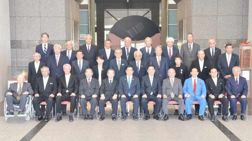 秋の叙勲(知事上申分)伝達式/28人の栄誉を称える