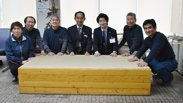 県畳工業組合　復元柔道畳を寄贈