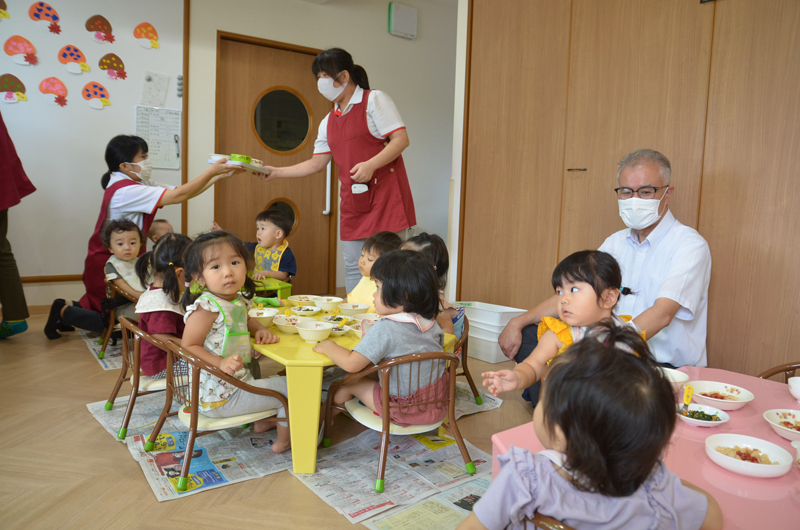 お食事準備中の保育園
