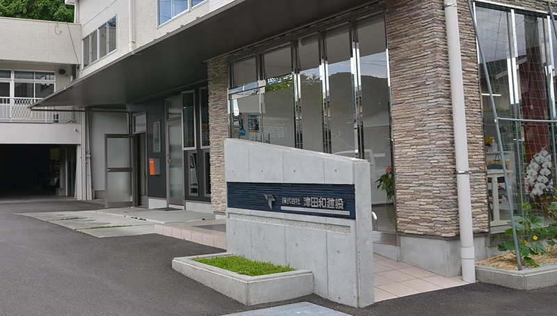 【社屋玄関口】