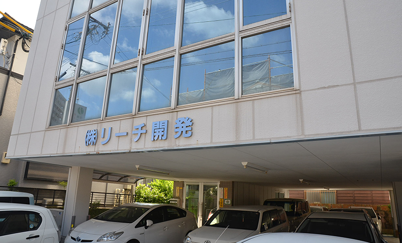 【社屋~正面やや右から】