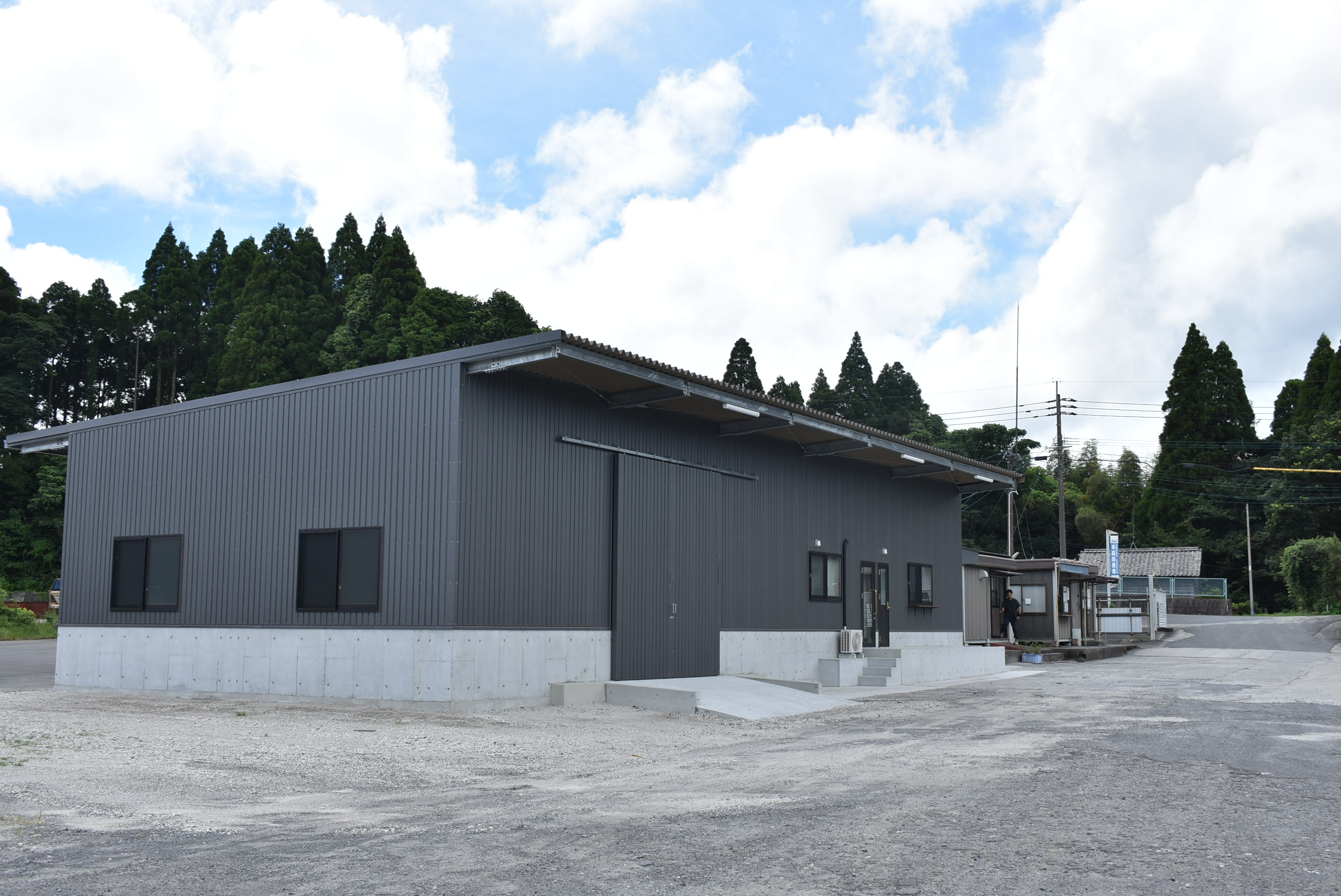 新事務所・倉庫完成　／施工は上四元建設／森田産業