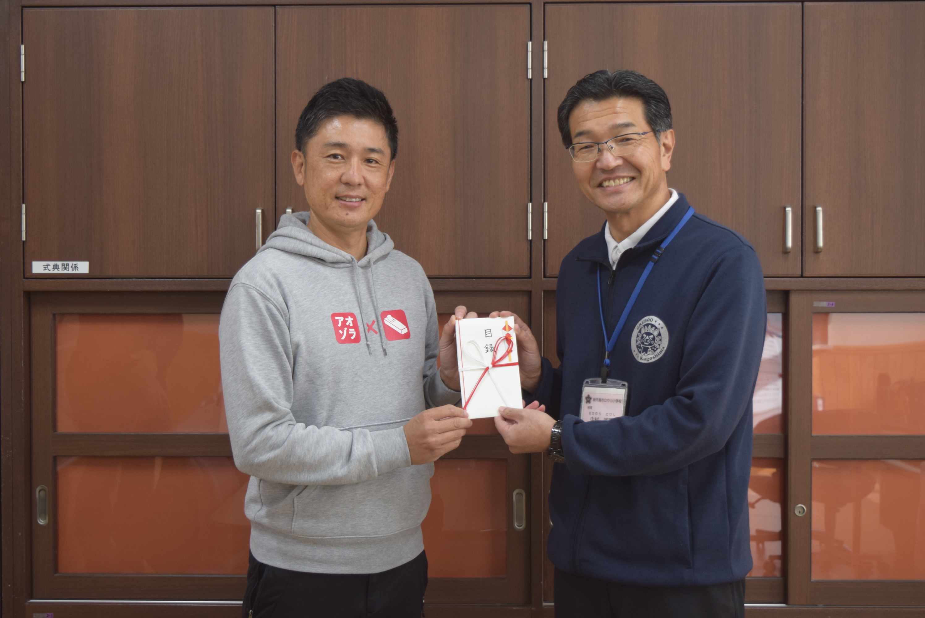 中山小に木材寄贈／地元学校へ恩返し／青空木材