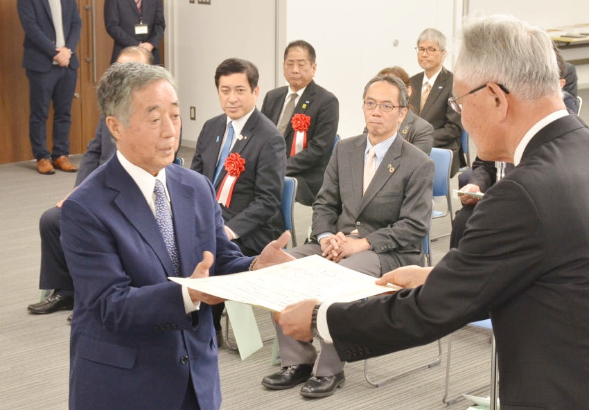 中小企業会館が落成