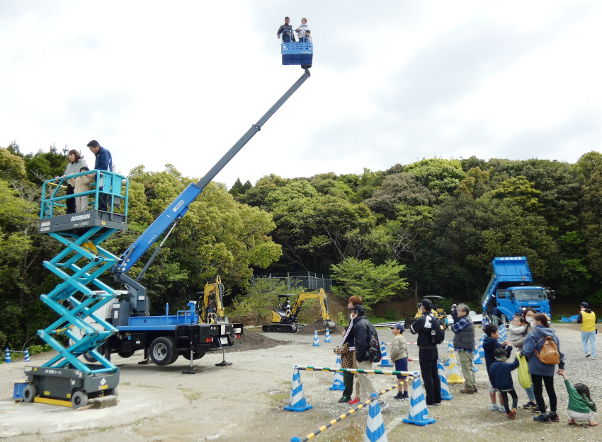 花フェスタ会場で重機体験