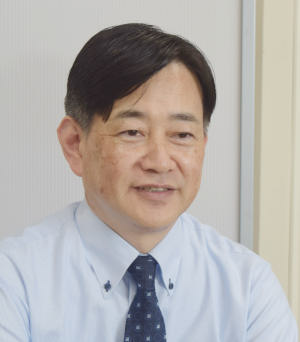 かお…人　就任にあたって　意気込みを語る