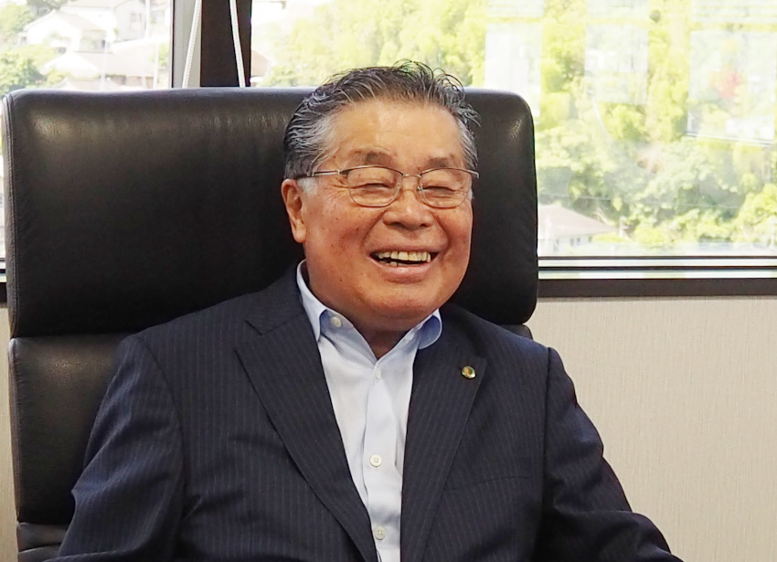 専門家より幅広い知識を