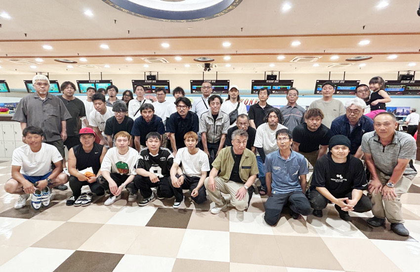 親睦ボウリング　／１０チームで熱戦展開／県板金塗装協組鹿児島支部