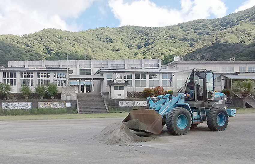 学校校庭を整備