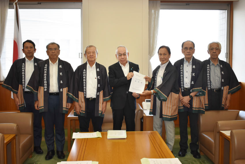 藤本副知事へ県産材利用要望／新体育館に積極活用を／県木利用推進協議会ら