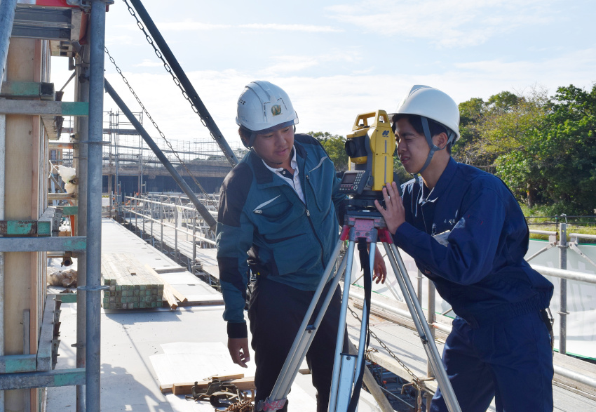 鹿工高生が職場体験/プロの仕事触れる/県建築協会