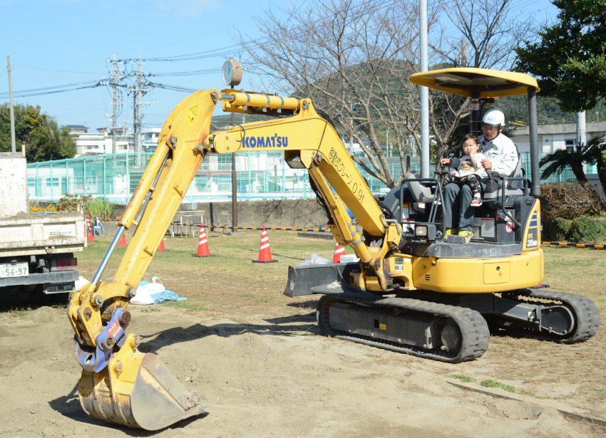 枕崎小で重機体験/思い出深い一日に/枕崎建設業組合