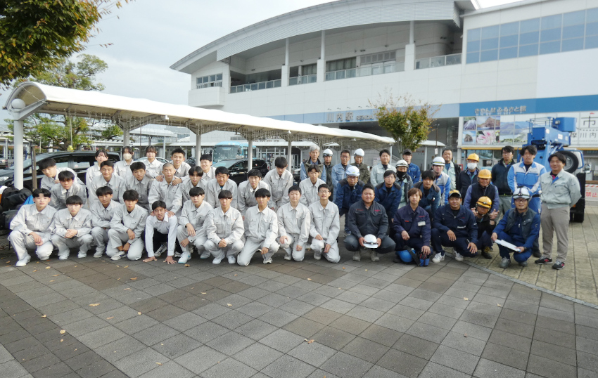 川内駅前イルミ設置に協力/地元高校生も体験実習/川薩電気青年部