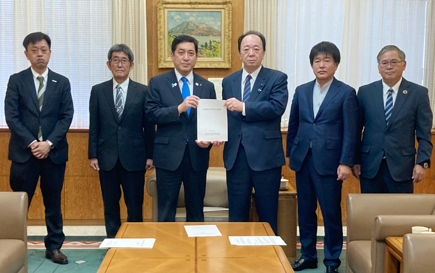 塩田知事に要望／浄化槽の予算確保を／県環境保全協、浄化槽推進協