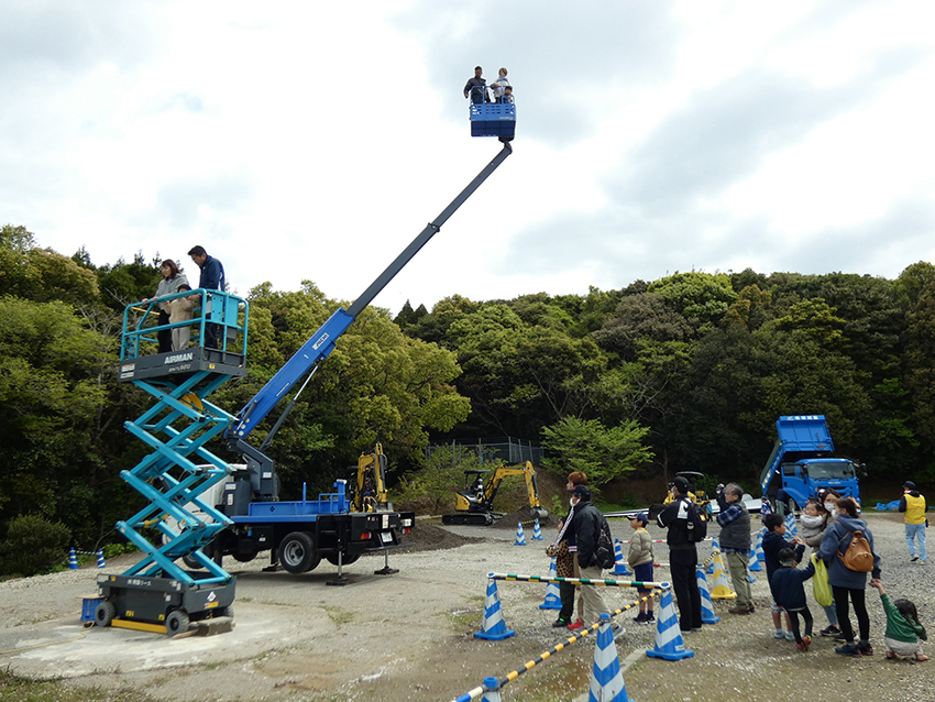 花フェスタ会場で重機体験