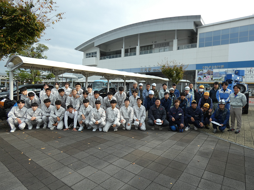 川内駅前イルミ設置に協力