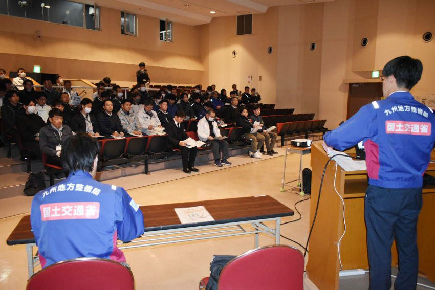 東九州自動車道整備/市街地函渠に来年度着手/補正で15億、8件公告