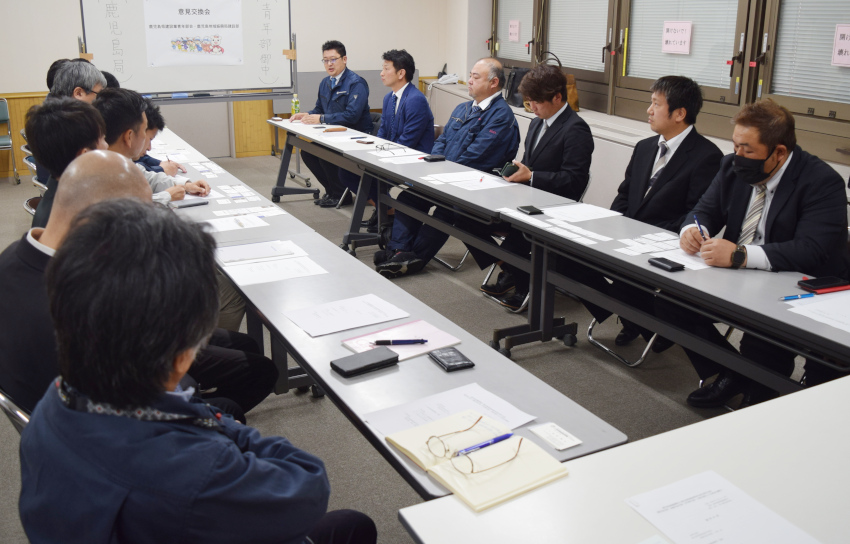 県と意見交換会　初の合同開催／課題共有　官民で地域考える／建設業青年部会４支部