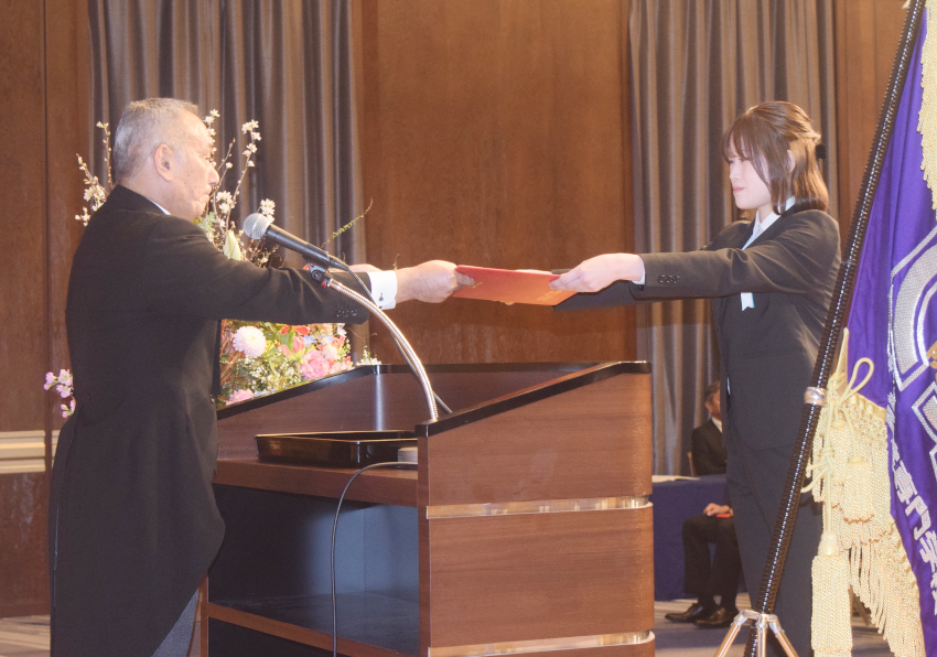 卒業証書授与式/貢献できる技術者に/鹿児島工学院専門学校