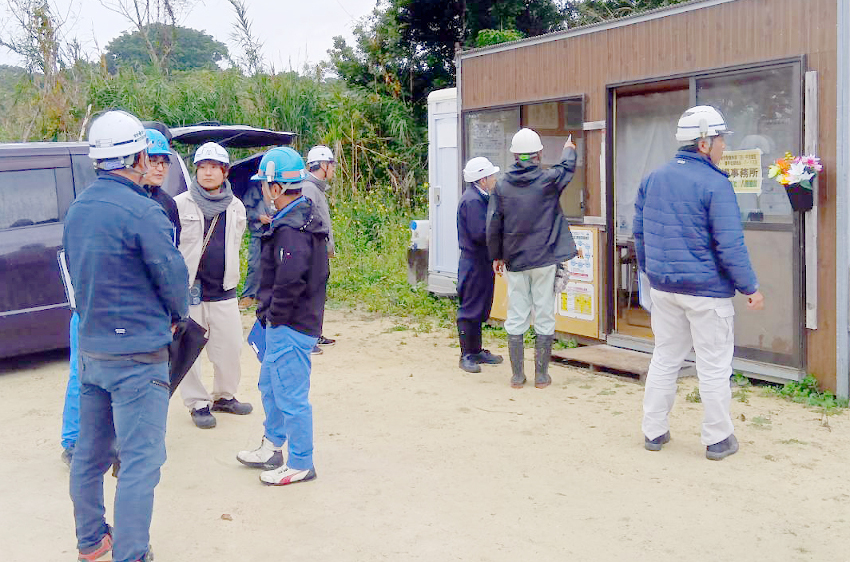 島内現場を巡回