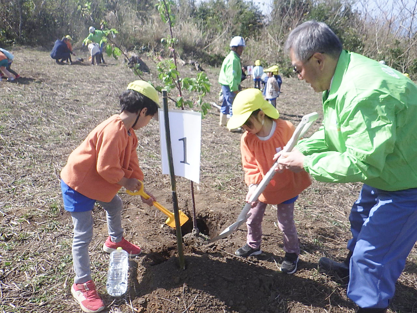 種子島で植樹活動