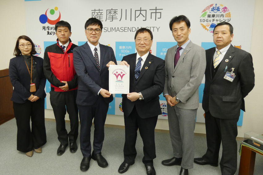 薩摩川内市　女性活躍推進企業／外薗建設工業を認定／能力生かせる職場に