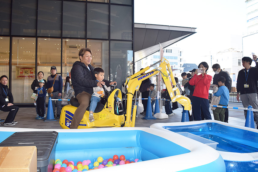 九電が職業体験イベント/子供のヒーローに/建設業青年部会が協力