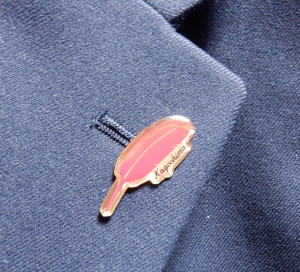 「赤い羽根」共同募金/寄付拡大へピンバッジ/鹿児島市社協