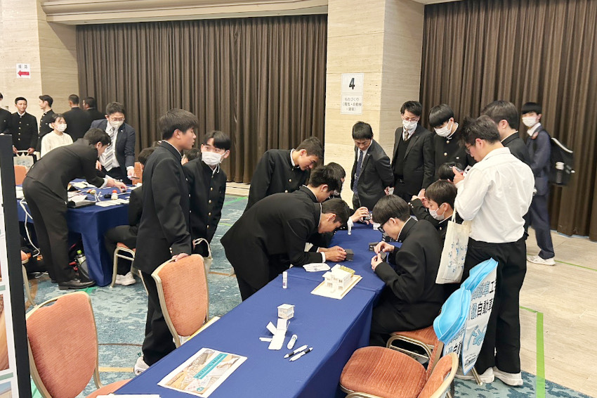 かご専しごとフェア/業界の魅力よ、届け/県専修学校協会