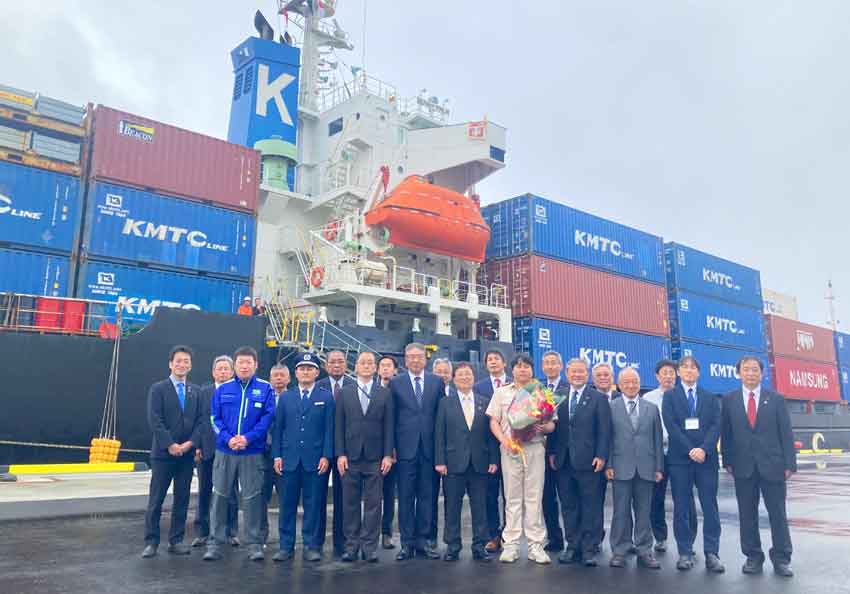 川内港唐浜埠頭が暫定供用／コンテナ船　韓国から初入港