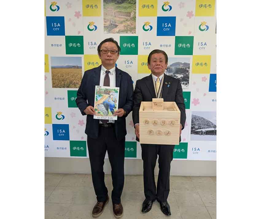年輪ドミノで環境貢献／児童に木体験提供