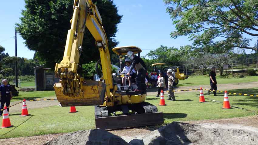 田川組 重機体験/児童に魅力届ける