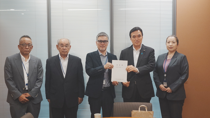 建協川内支部 小里衆議に要望書/補正編成 川北薩地域の予算確保を/中東情勢の影響も危惧