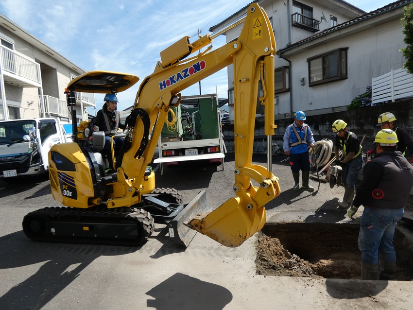 外薗運輸機工／最先端の電動ショベル導入／静音、排ガスゼロで注目