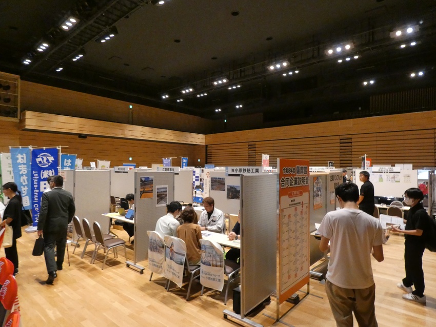 北薩で合同企業説明会/全60ブース 建設産業にも関心/薩摩國雇用協