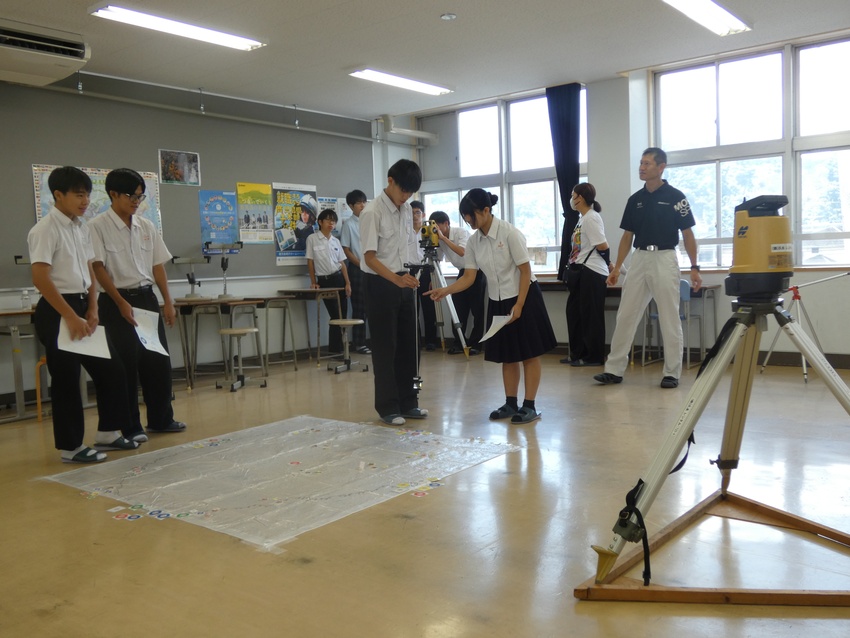 進路検討に魅力ＰＲ　／１４０人が体験入学／加治木工高
