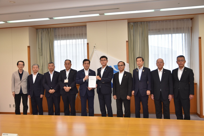 大隅総合開発期成会が要望／新若浜・外港の早期事業化を／塩田知事に３０項目