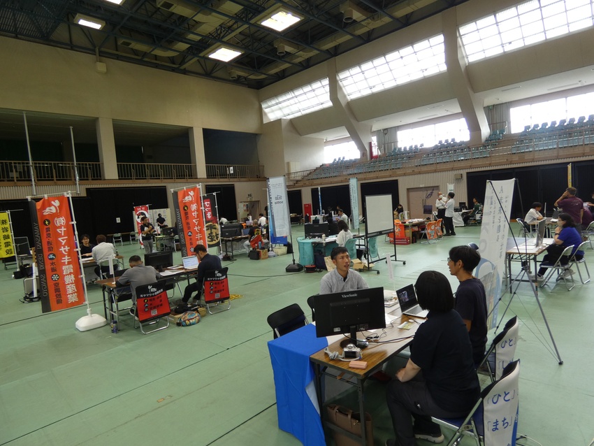 建設産業も多数出展/出水市で合同企業説明会