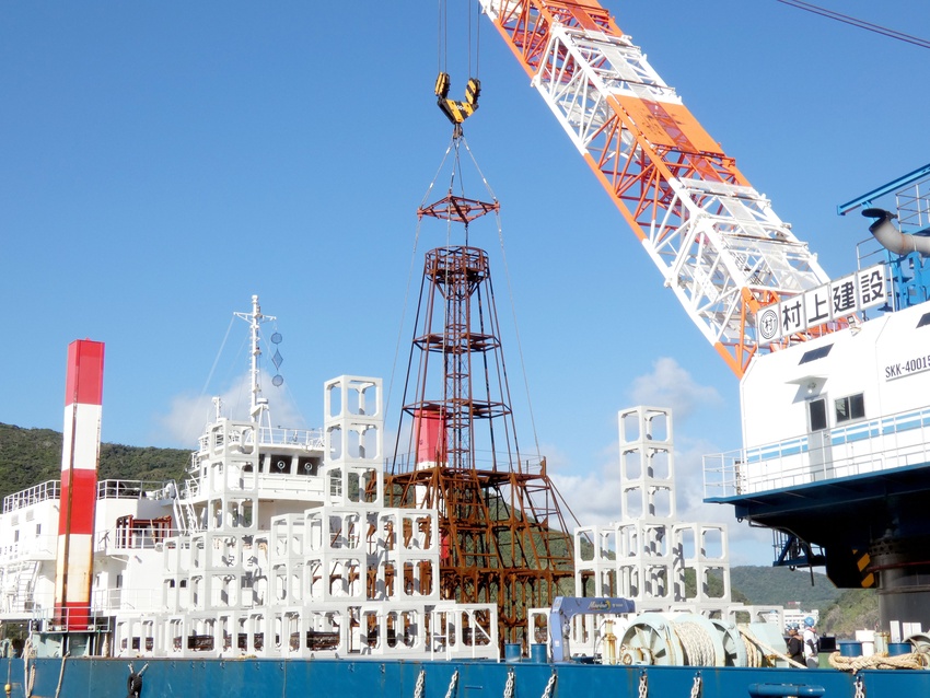みんなの写真館／魚礁タワー設置