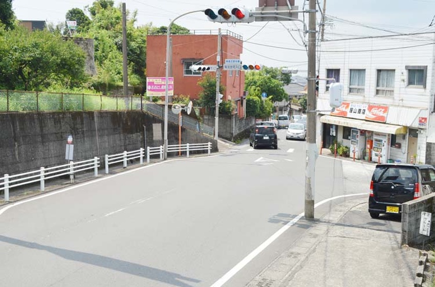 坂元住宅入口交差点／字図混乱で整備中断／県議会一般質問