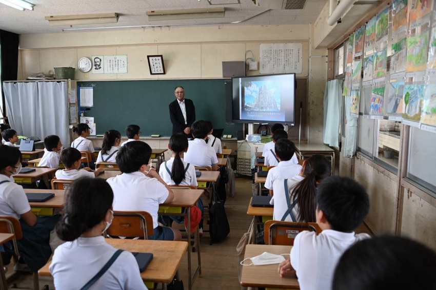 吉野東小で出前授業/建築の魅力発信/県設計協会青年部