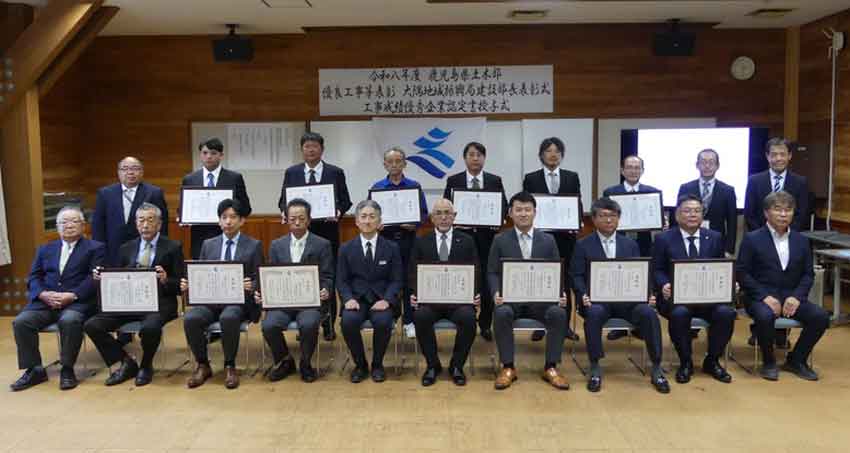 県土木部優良工事等表彰式/今後の活躍に期待/大隅地域振興局