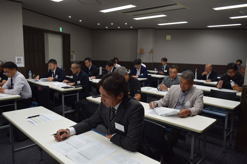 県タイル工業協組総会/課題解決に組織力強化