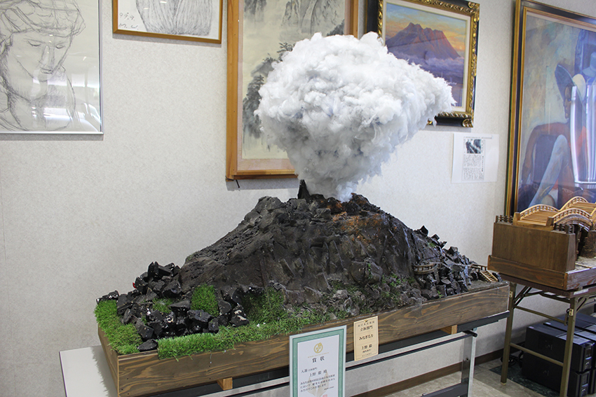 上野会長の桜島模型完成　新日本技術コンサルタント