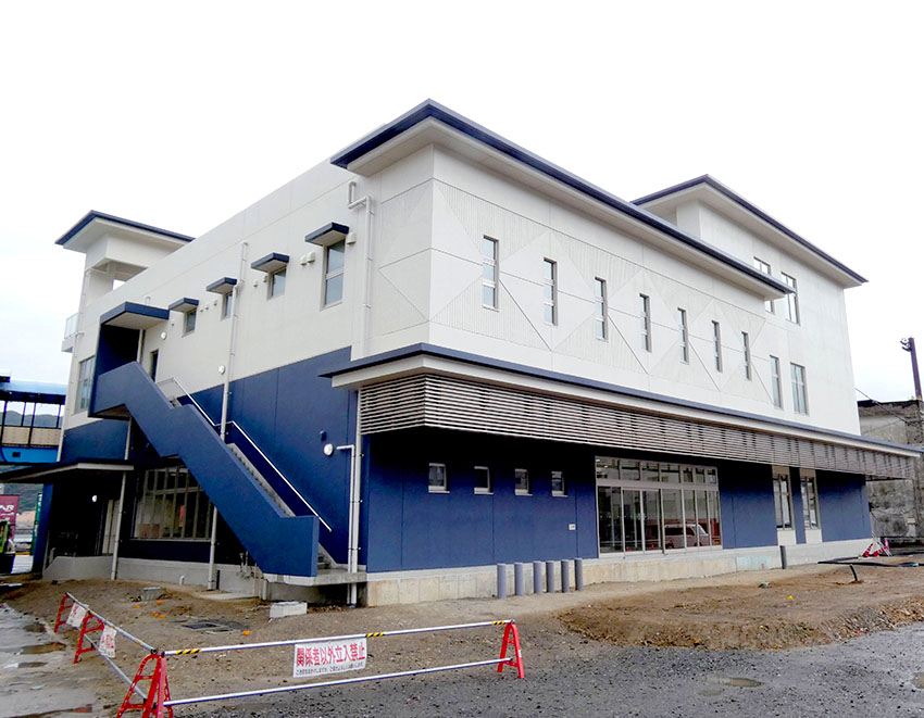 関係者に新築施設公開