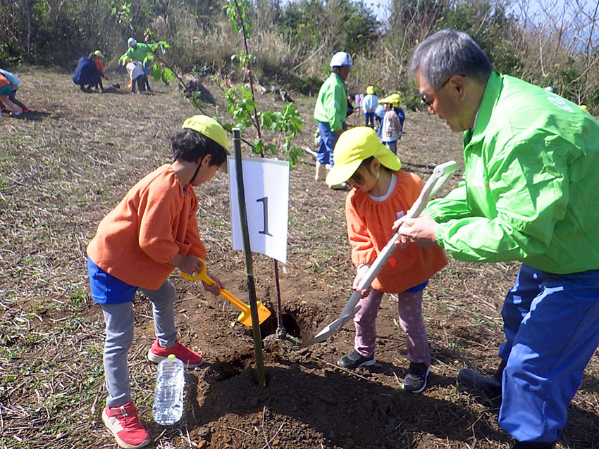 種子島で植樹活動