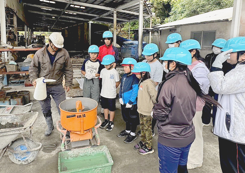 児童ら生コン工場見学