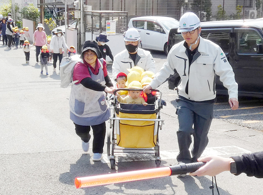 地元と合同訓練/住民避難サポート/前田建設