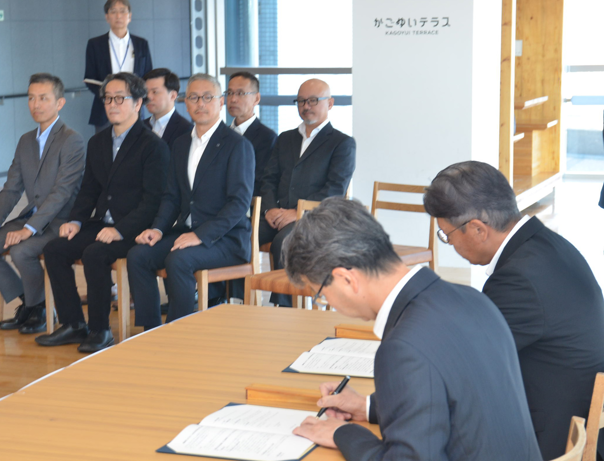 県、都市の木造化へ３件　