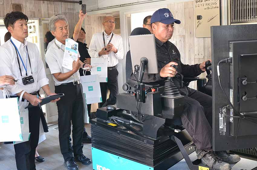 遠隔で土砂除去デモ